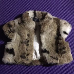 Children’s place fur vest ( short length ) 3T